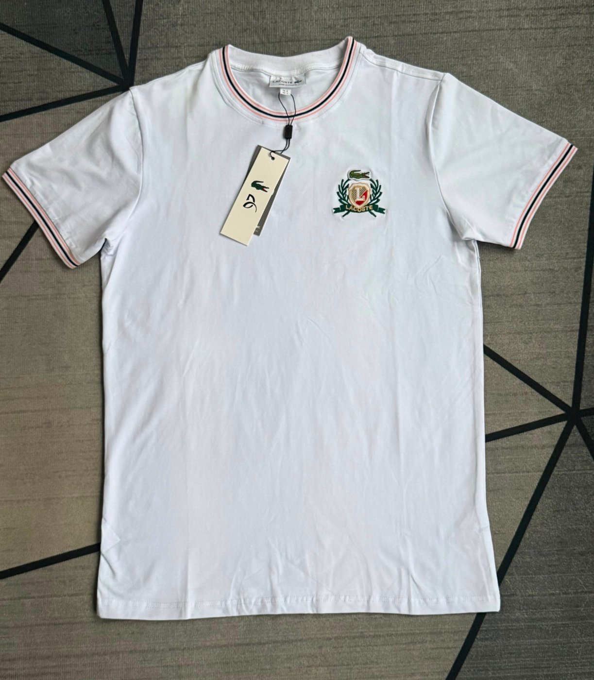 Crest Logo - White 01